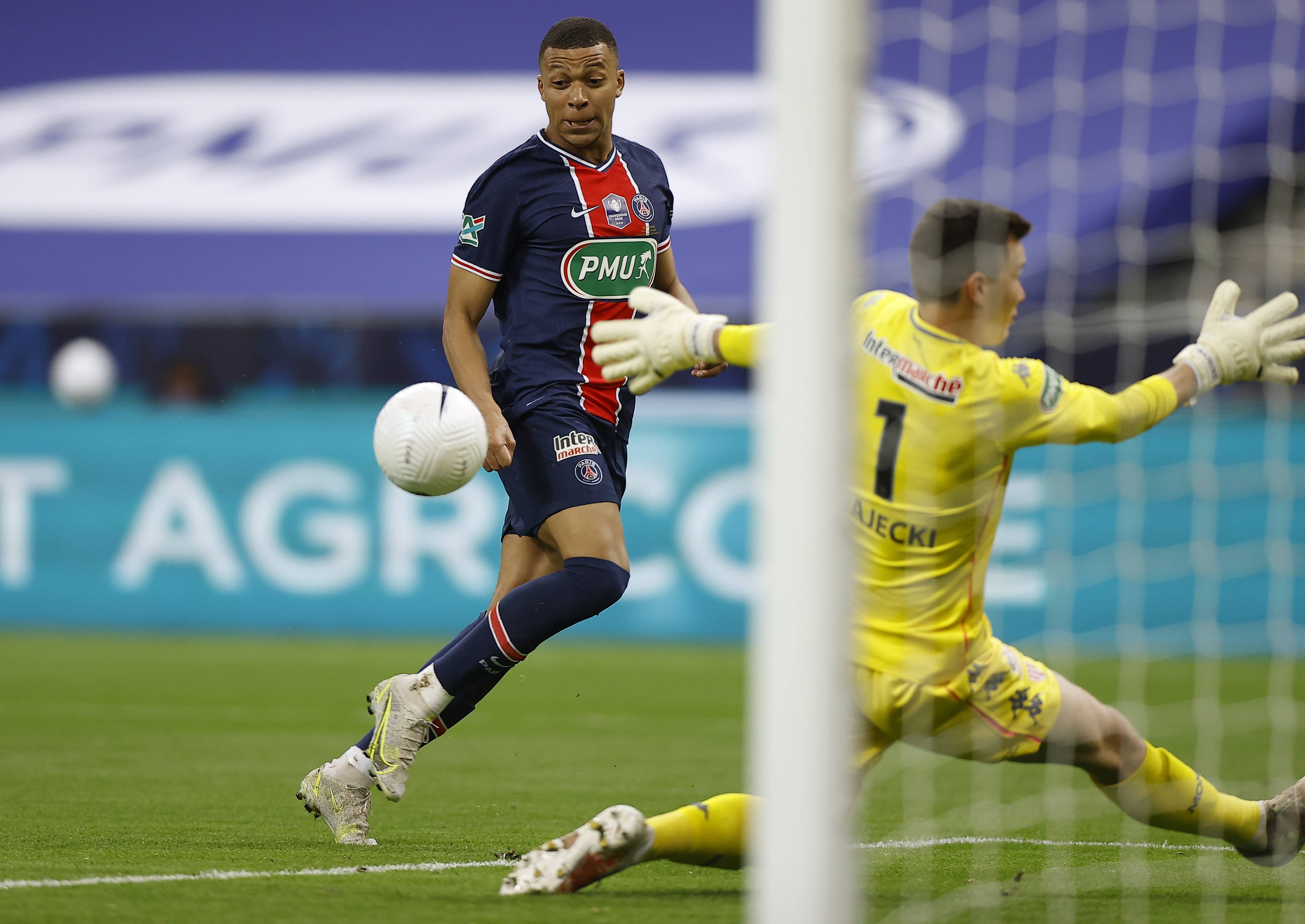 包含今晨摩纳哥门线救险——法国杯节点到来；气氛紧张；心理建设被强调的词条