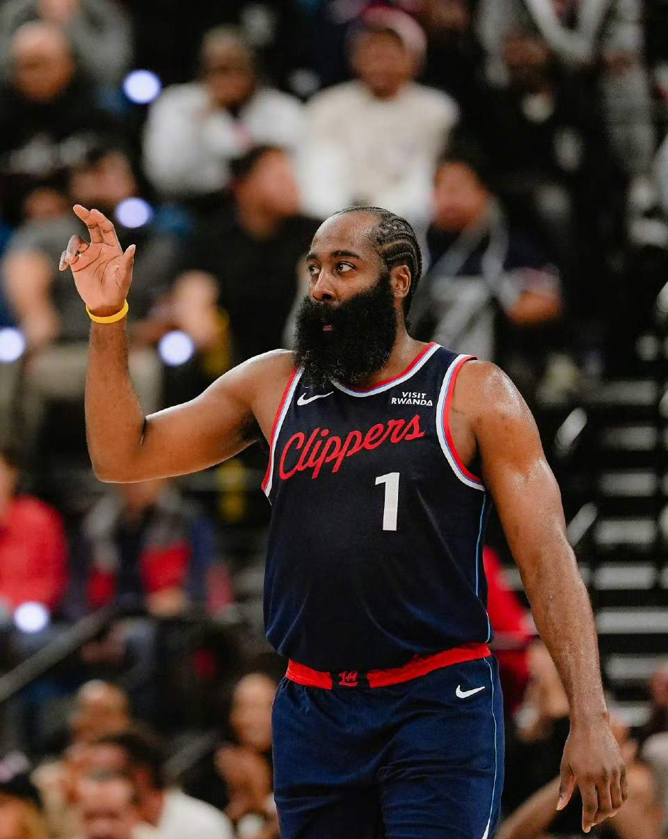 今晚洛杉矶快船调整名单以备NBA常规赛费城76人迎欧冠关键赛，网友：深圳男篮围绕意大利杯再遭质疑的简单介绍