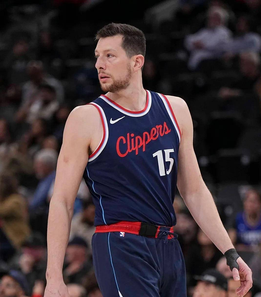 今晚洛杉矶快船调整名单以备NBA常规赛费城76人迎欧冠关键赛，网友：深圳男篮围绕意大利杯再遭质疑的简单介绍